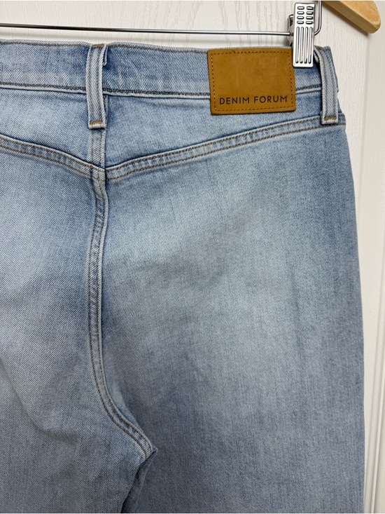 Aritzia Denim Forum 70s Retro Cheeky High Straight Size 29 Light Wash - Picture 11 of 14